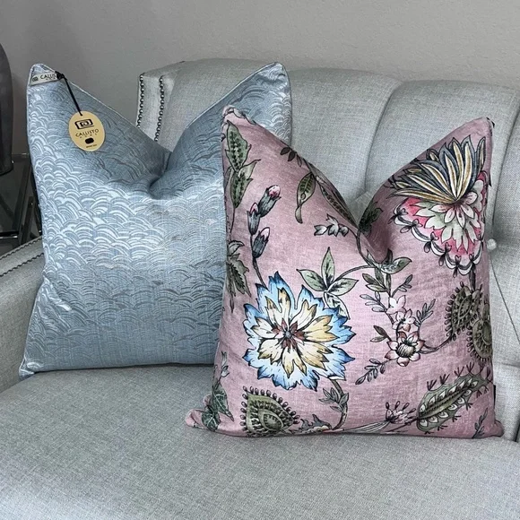 1- NWT SOHO STUDIO BLUSH FLORAL DESIGN DECORATIVEPILLOW